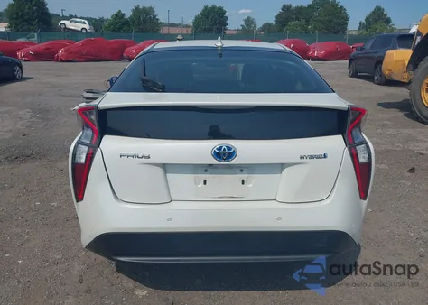 2018 Toyota Prius Four z USA, uszkodzony, nr VIN JTDKARFU0J3554627